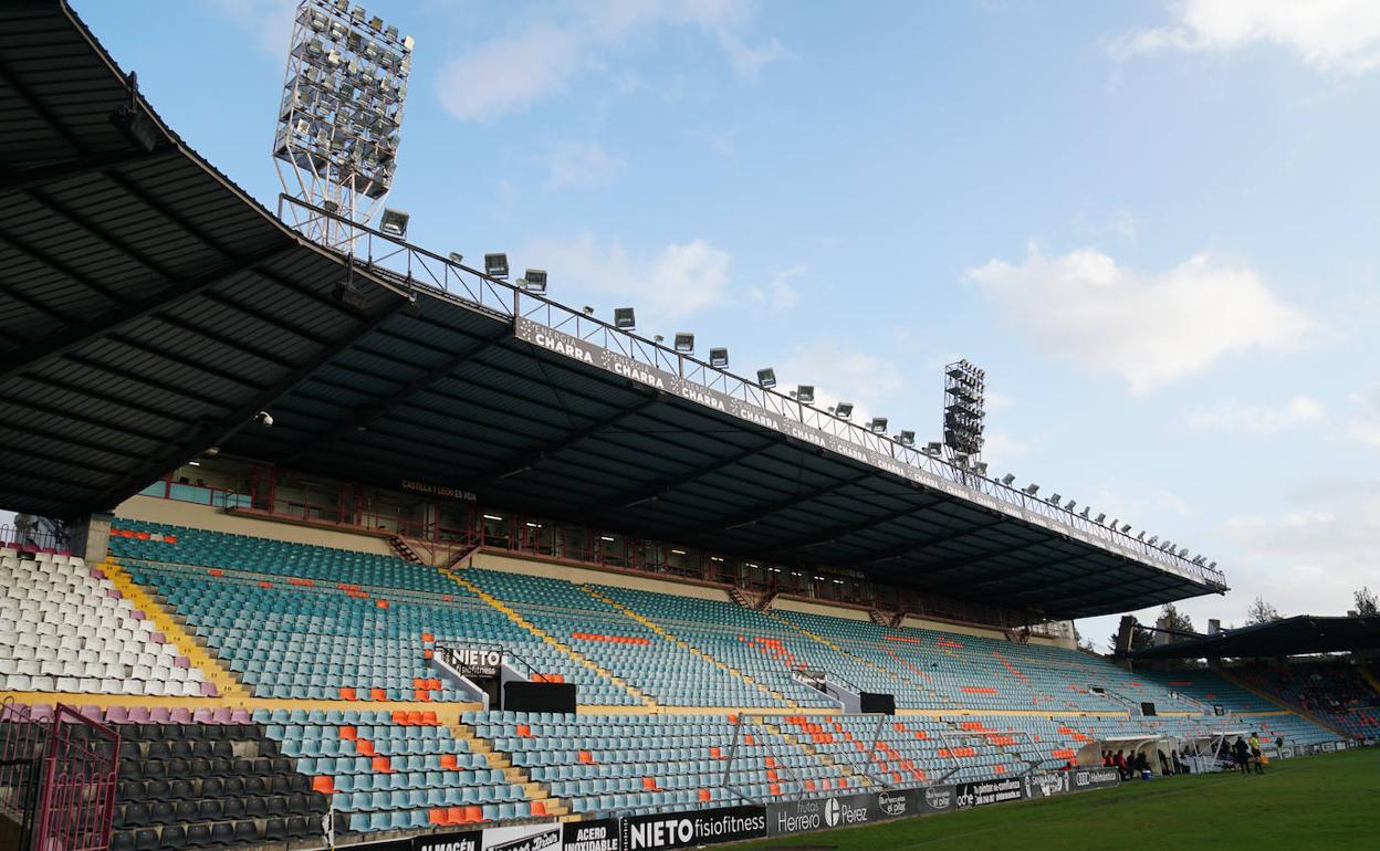 Preferencia del Helmántico ante el Tudelano, partido en el que ya estuvo cerrada la grada. 