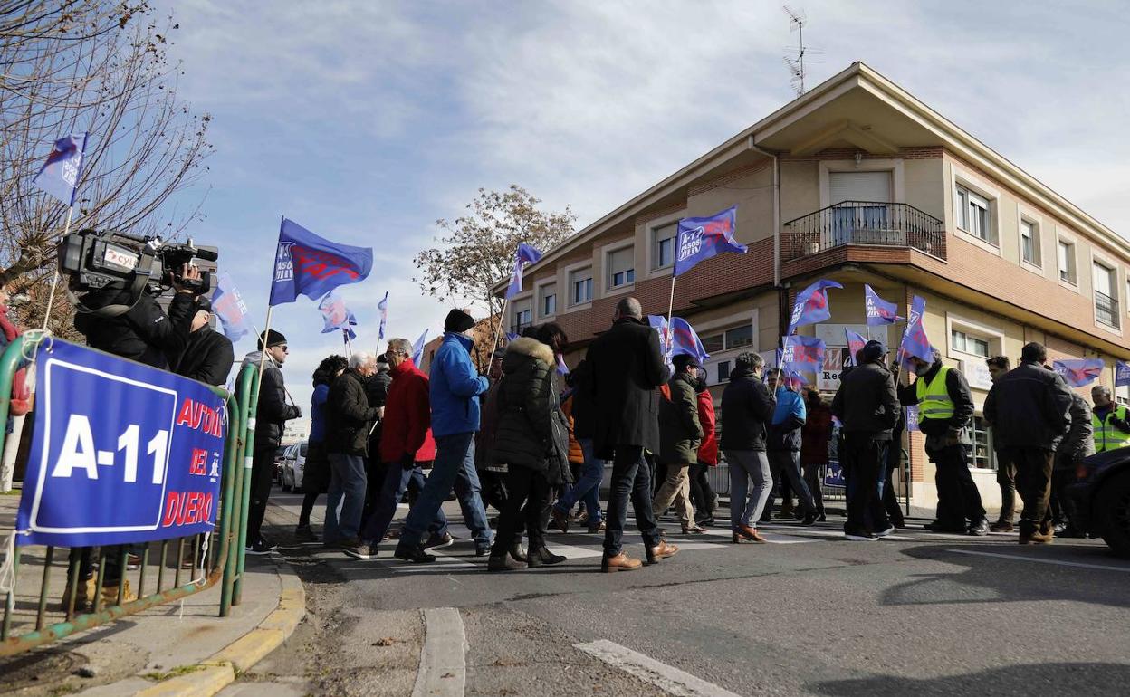 Participantes este domingo 19 de enero en la concentración de la plataforma A11 Pasos. 
