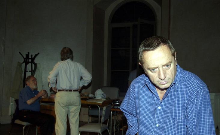 Manuel Galiana, descansa en un momento del ensayo en el Teatro Principal de Palencia. 