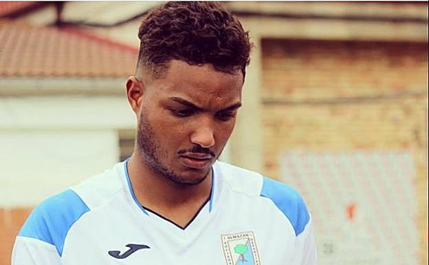 Edipo Rodríguez, futbolista del Almazán soriano. 
