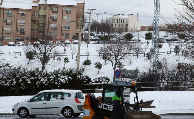 La nieve sigue causando problemas en Segovia y provincia (1)