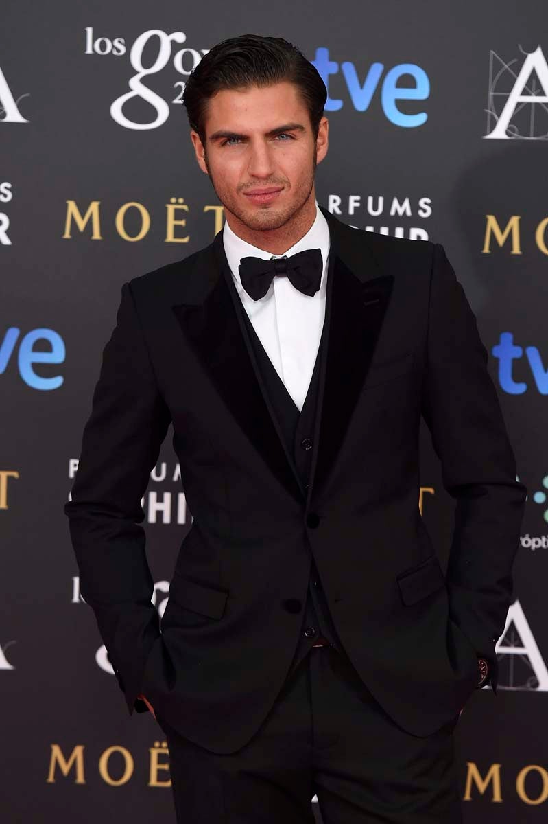 Maxi Iglesias, todo un 'dandi' con traje de Dolce & Gabbana.