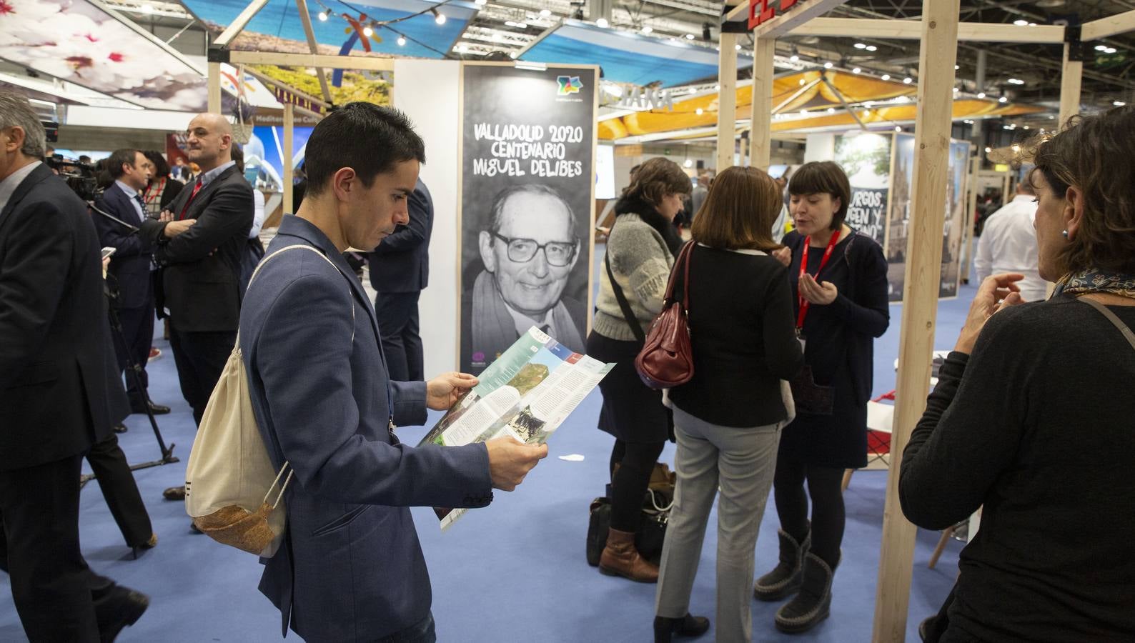 La ciudad celebra el centenario del nacimiento del literato y aprovecha esta efeméride para destacar las palabras de Delibes y su «exquisita descripción» de Valladolid, la provincia y sus gentes