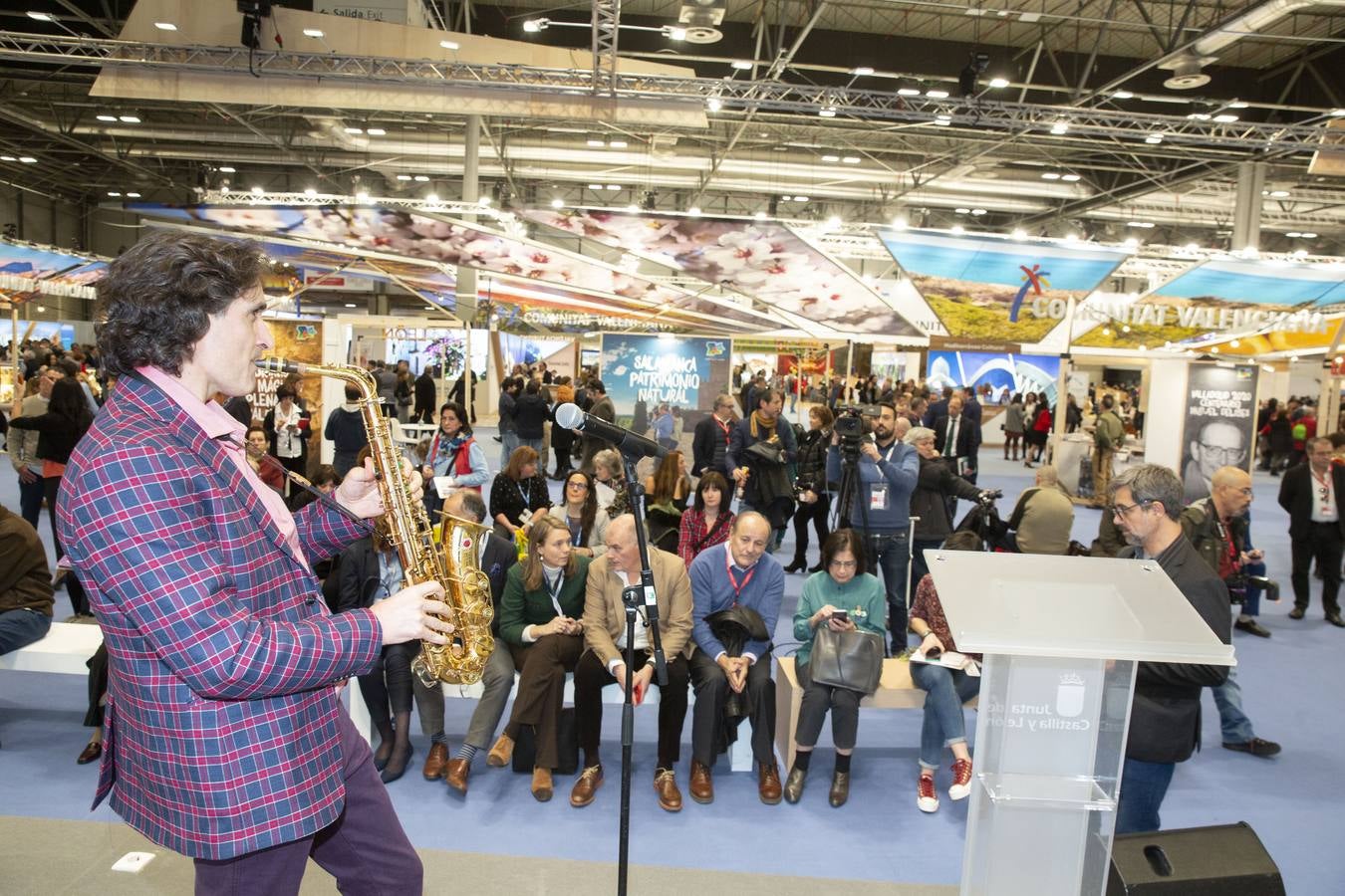 La ciudad celebra el centenario del nacimiento del literato y aprovecha esta efeméride para destacar las palabras de Delibes y su «exquisita descripción» de Valladolid, la provincia y sus gentes