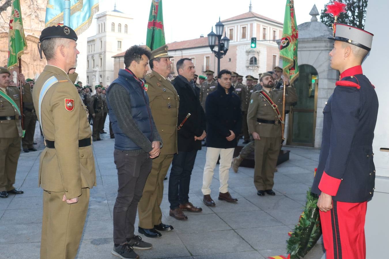 Con motivo de la festividad de San Francisco de Sales, patrón de los periodistas, efeméride que se conmemora mañana, el Palacio Real celebró un acto militar con una nutrida representación de los medios de comunicación de Valladolid y Palencia