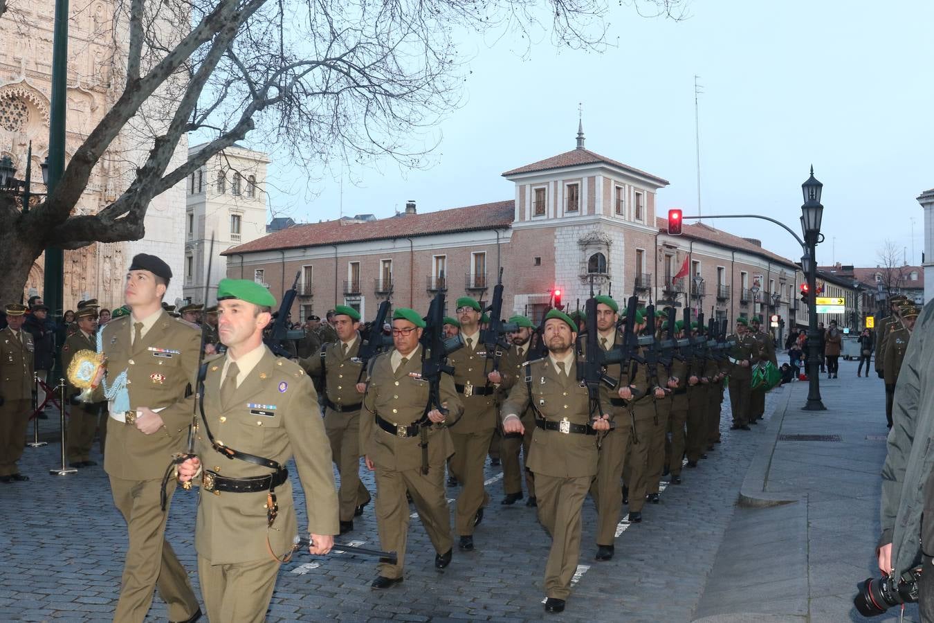 Con motivo de la festividad de San Francisco de Sales, patrón de los periodistas, efeméride que se conmemora mañana, el Palacio Real celebró un acto militar con una nutrida representación de los medios de comunicación de Valladolid y Palencia