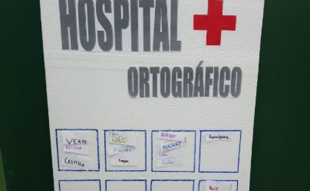 La foto del hospital ortográfico que subió Michael Moratinos, el entusiasta marido de Verónica Duque, la profesora que ha aplicado esta iniciativa.