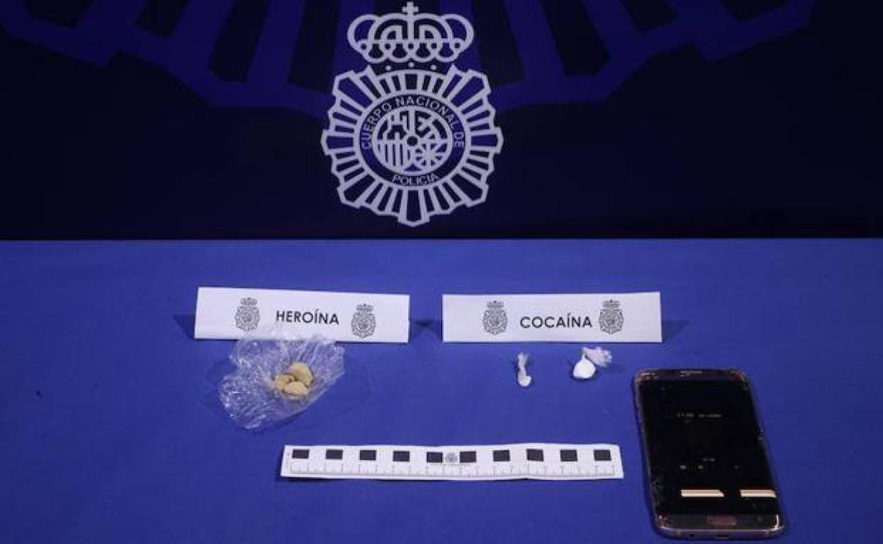 Material incautado a los detenidos meses antes.