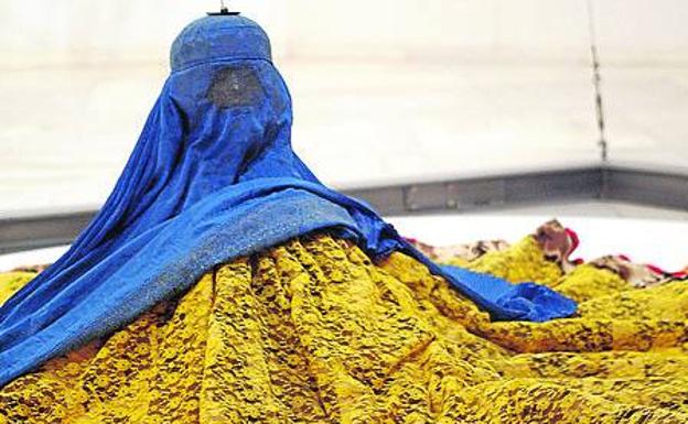 'Burka', de Joana Vasconcelos (2002).