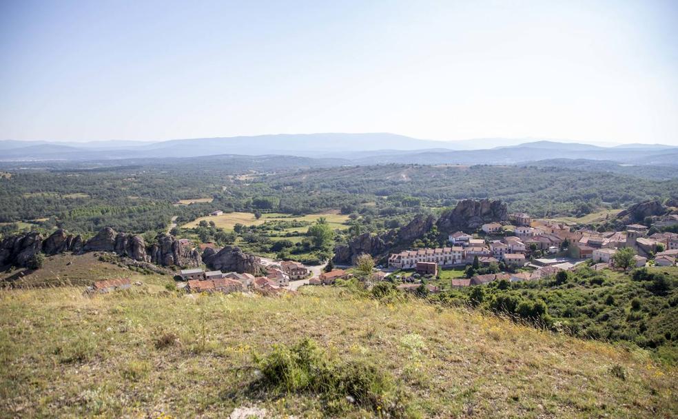Las surgencias rocosas definen la toponimia del territorio. Los barruecos, en Pinilla de los Barruecos (en la foto), o las muelas, en Mamolar