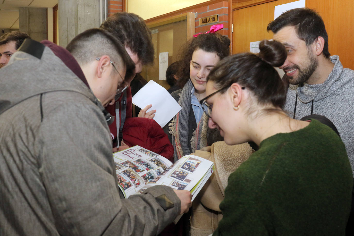 Un total de 35.472 candidatos se examinan este sábado en una veintena de ciudades, entre ellas Salamanca y Valladolid, para obtener una de las 9.539 plazas de formación sanitaria especializada en Medicina, Farmacia, Enfermería, Psicología, Química, Biología y Física convocadas por el Ministerio de Sanidad.