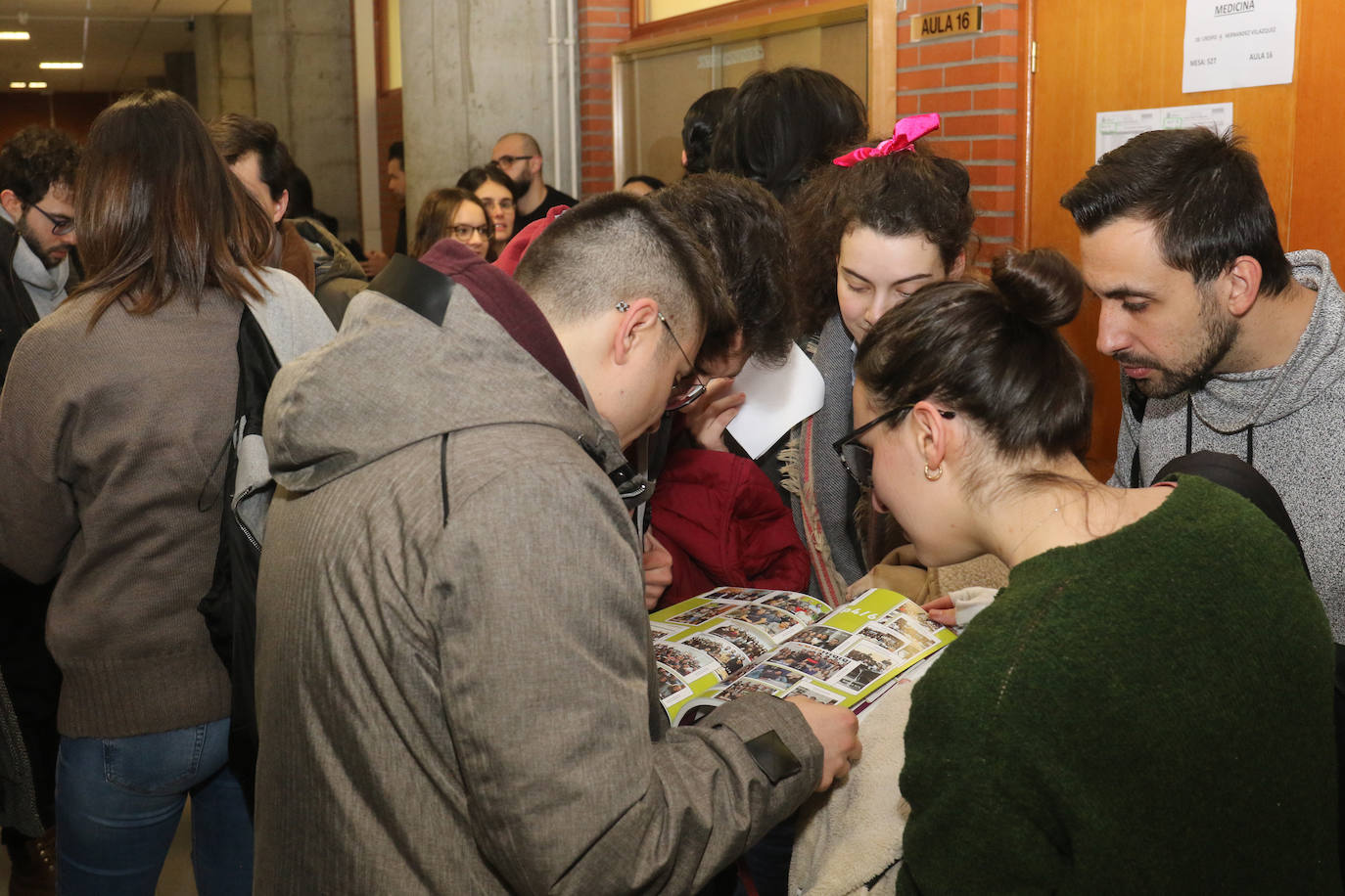 Un total de 35.472 candidatos se examinan este sábado en una veintena de ciudades, entre ellas Salamanca y Valladolid, para obtener una de las 9.539 plazas de formación sanitaria especializada en Medicina, Farmacia, Enfermería, Psicología, Química, Biología y Física convocadas por el Ministerio de Sanidad.