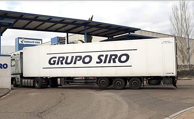 Un camión accede a las instalaciones de Cerealto Siro en Venta de Baños. 