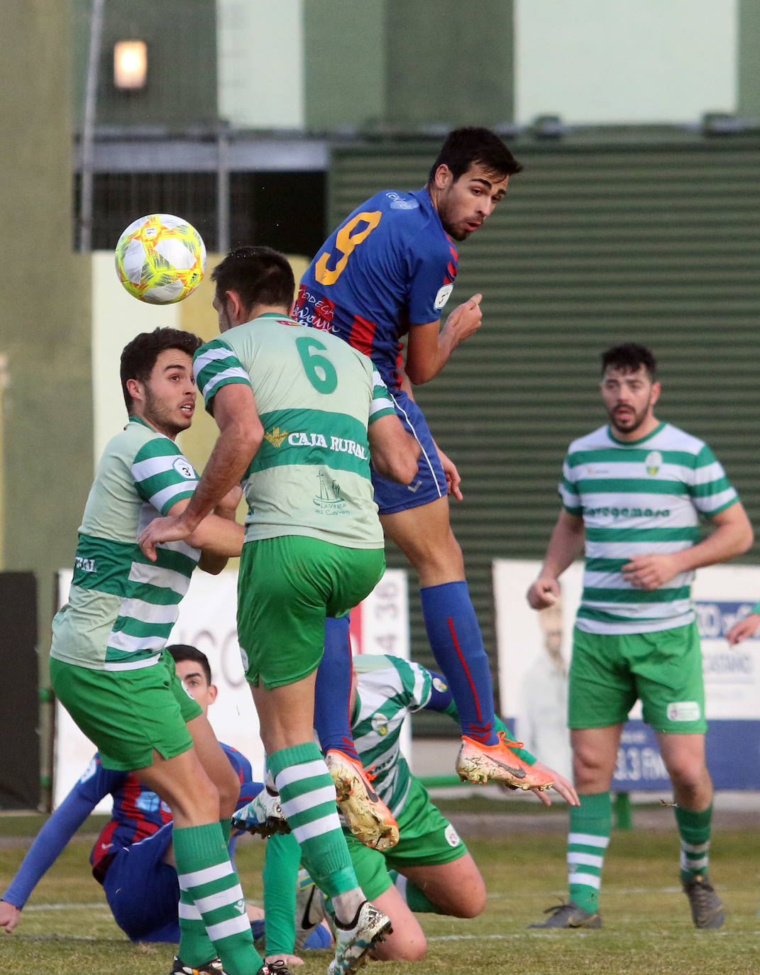 Partido entre la Gimnástica Segoviana y la Virgen del Camino 