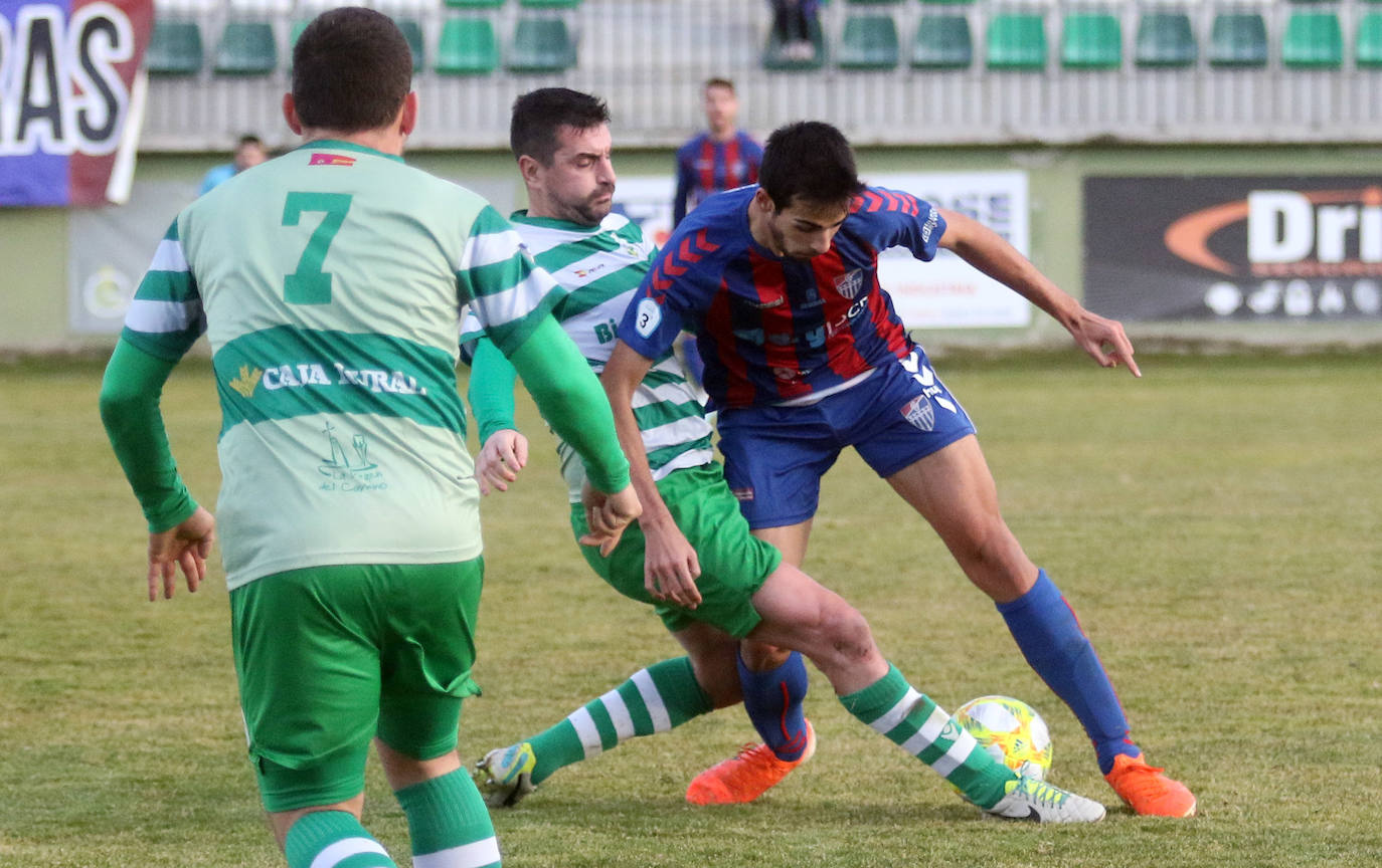 Partido entre la Gimnástica Segoviana y la Virgen del Camino 