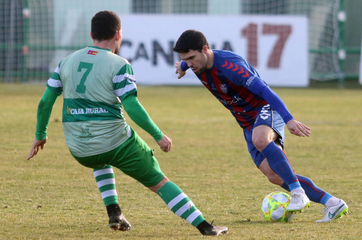Partido entre la Gimnástica Segoviana y la Virgen del Camino 