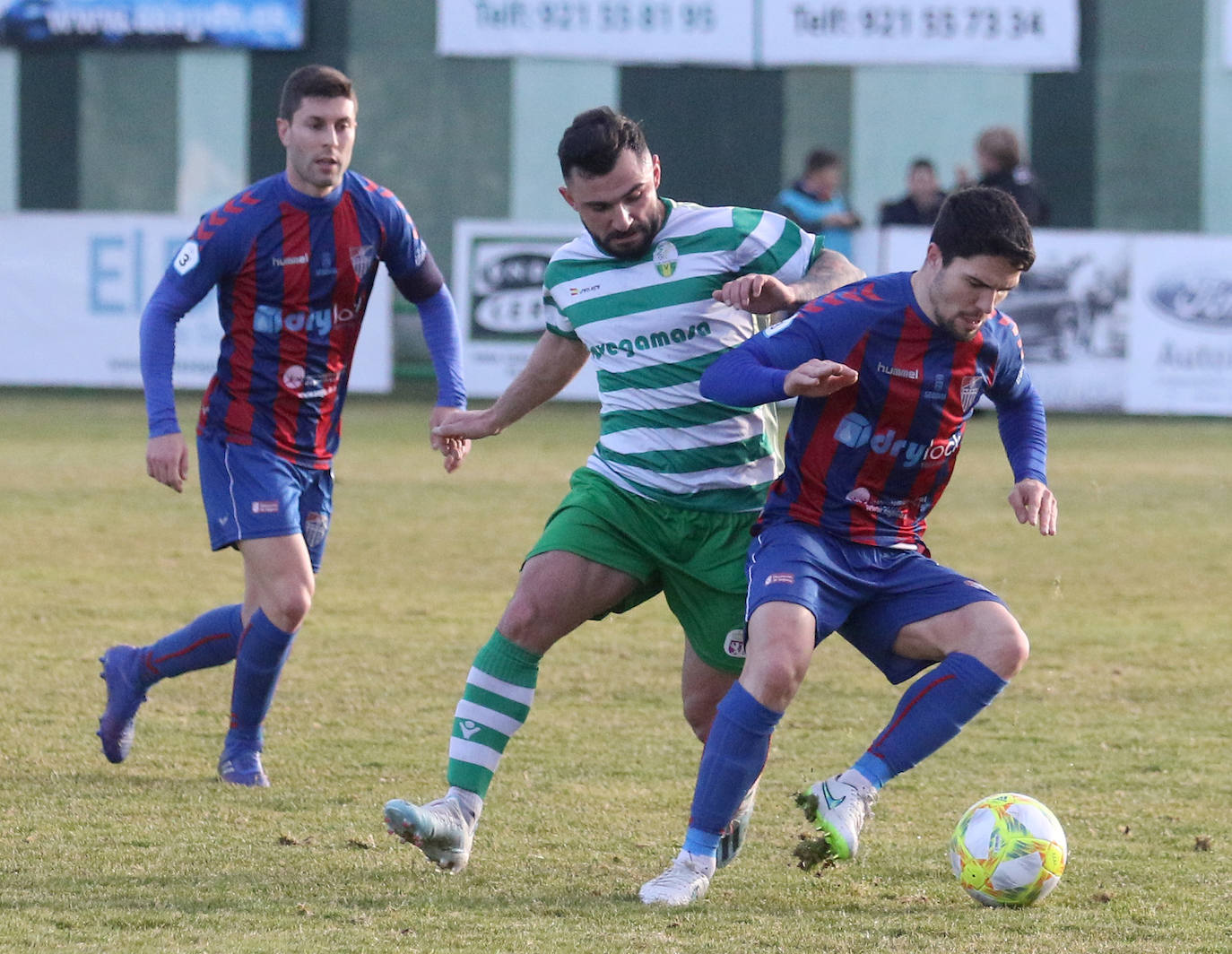 Partido entre la Gimnástica Segoviana y la Virgen del Camino 