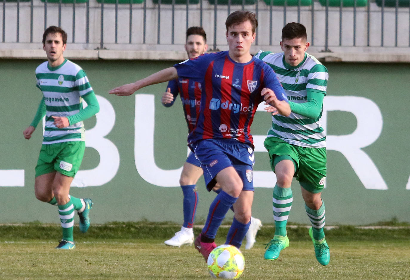 Partido entre la Gimnástica Segoviana y la Virgen del Camino 