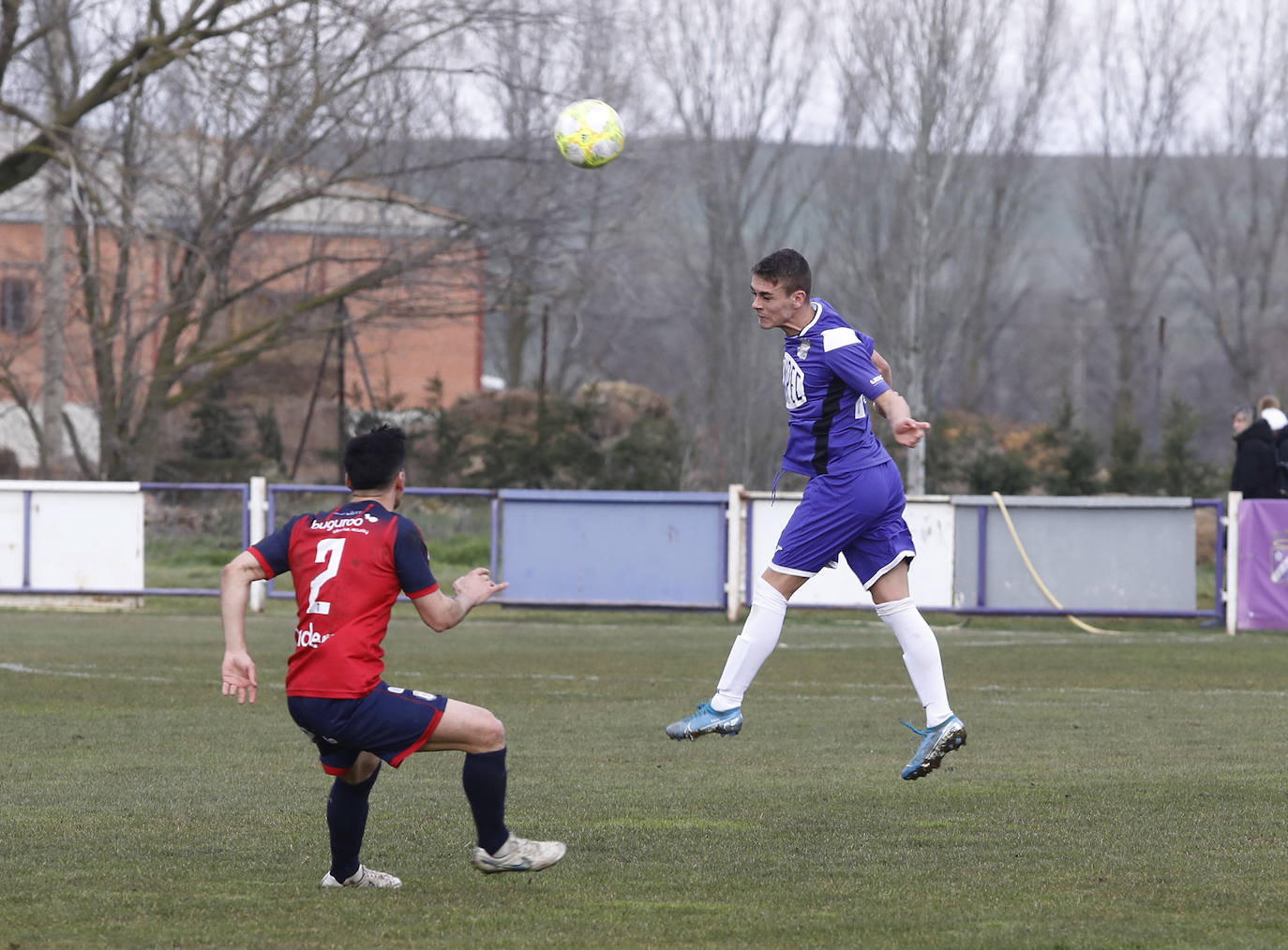 El equipo morado suma la quinta victoria de la temporada. 