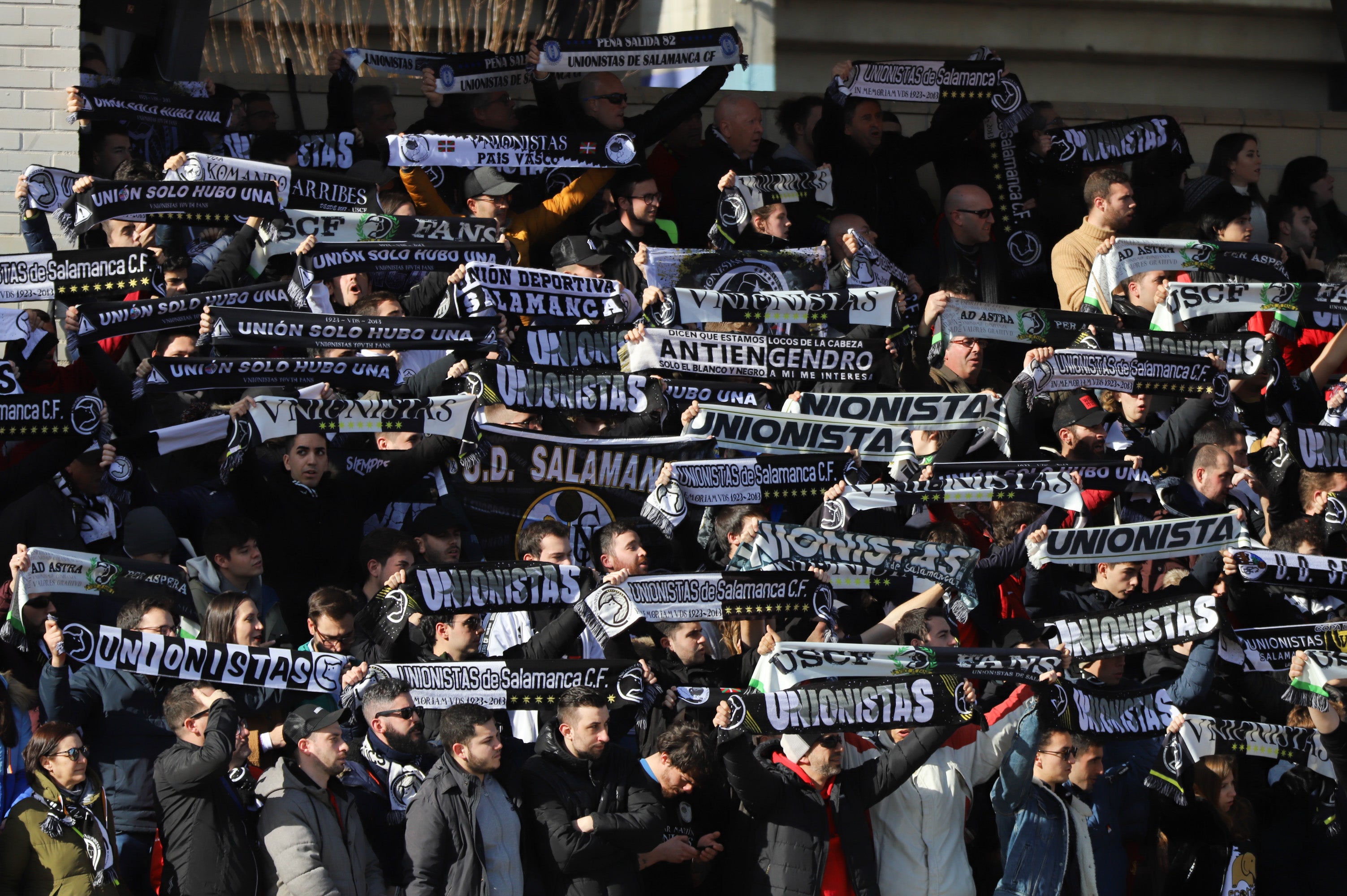 Fotos: Unionistas se eleva ante el Alavés B (4-2)