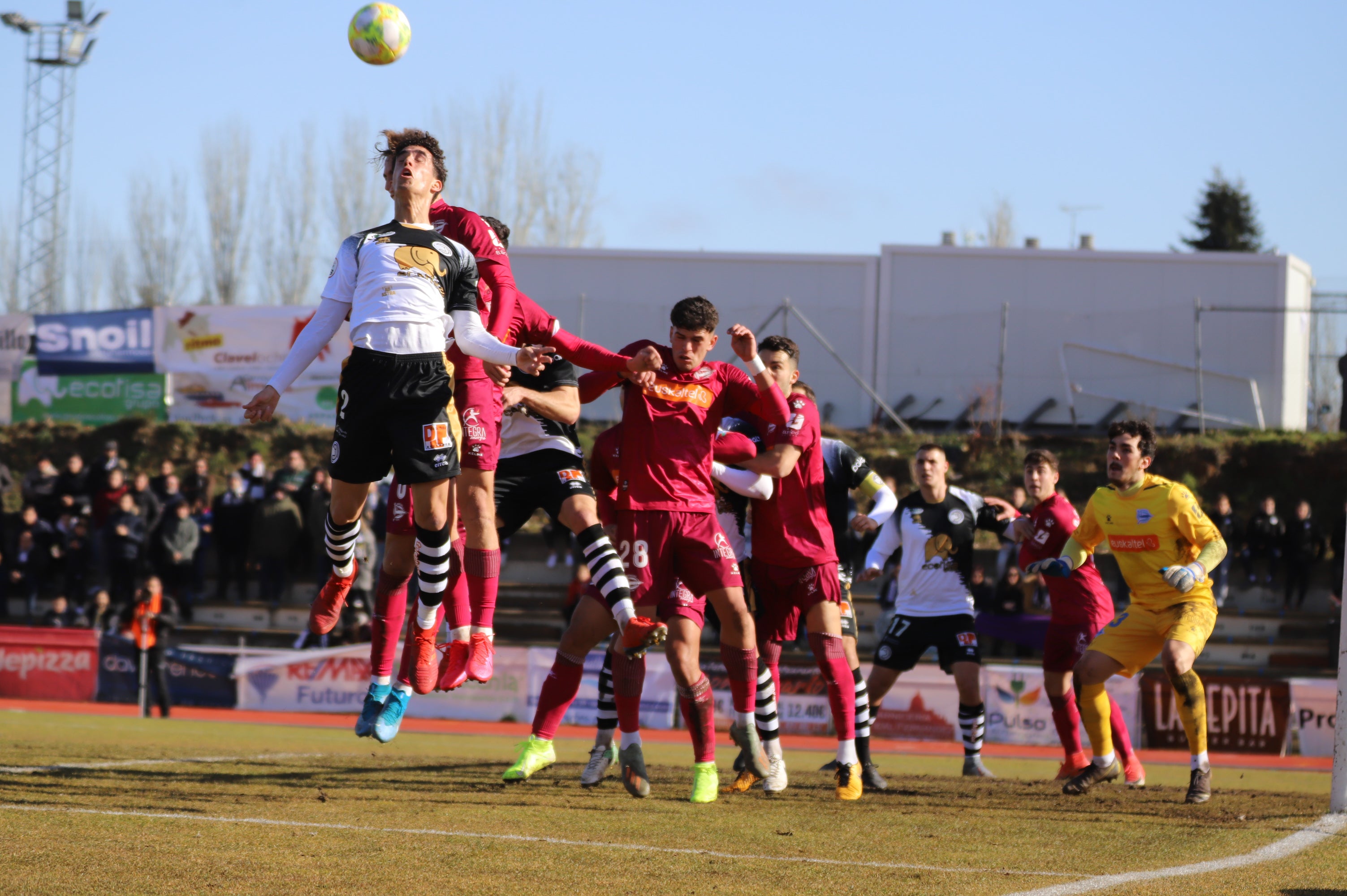 Fotos: Unionistas se eleva ante el Alavés B (4-2)