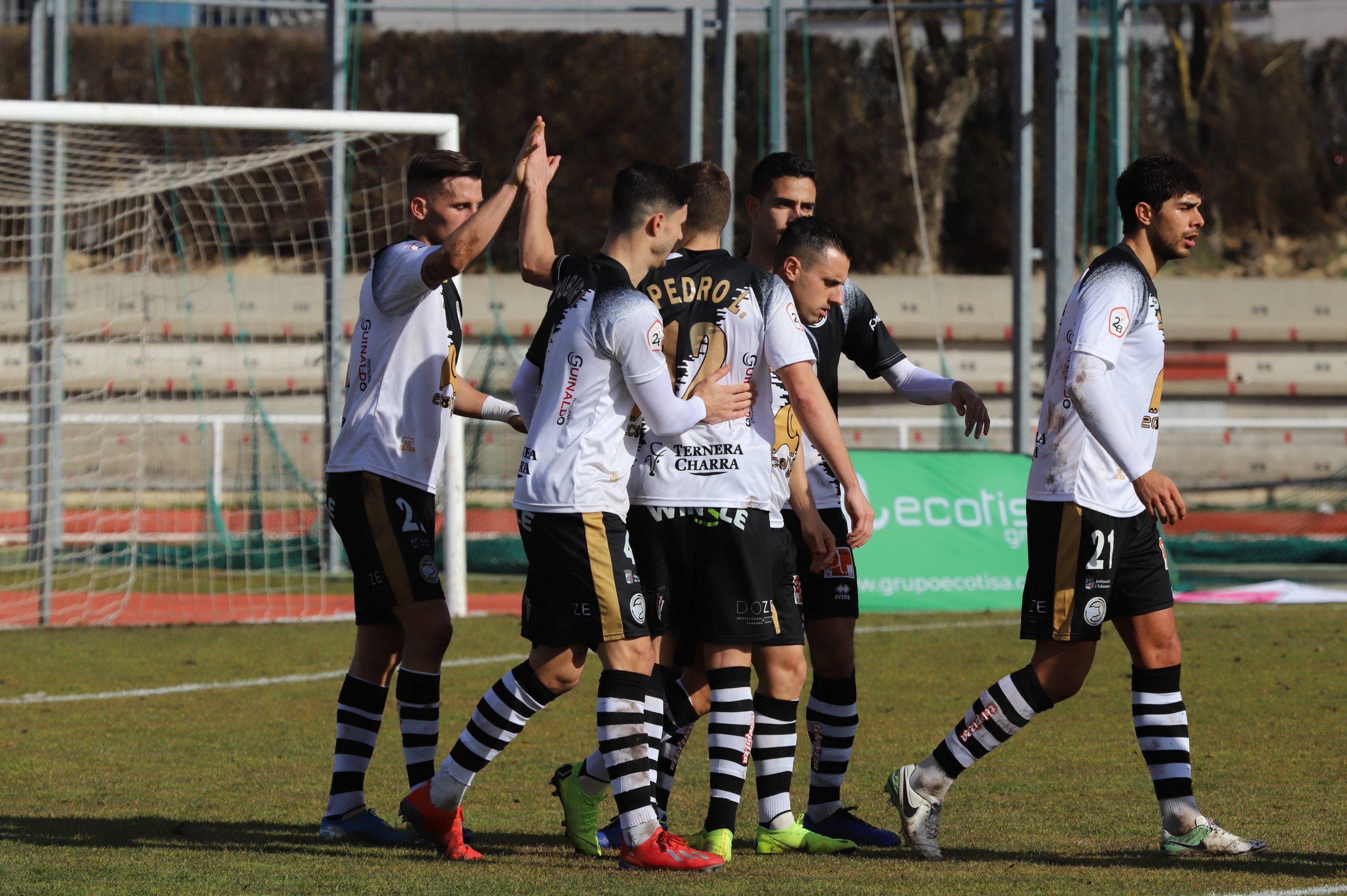 Fotos: Unionistas se eleva ante el Alavés B (4-2)