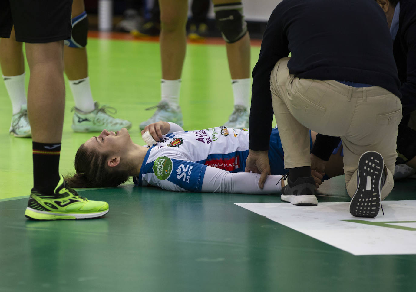 El Aula Alimentos de Valladolid suma su tercera victoria consecutiva (25-24) gracias a un tanto de Bea Puertas en los últimos segundos del partido contra el Balonmano Salud Tenerife.