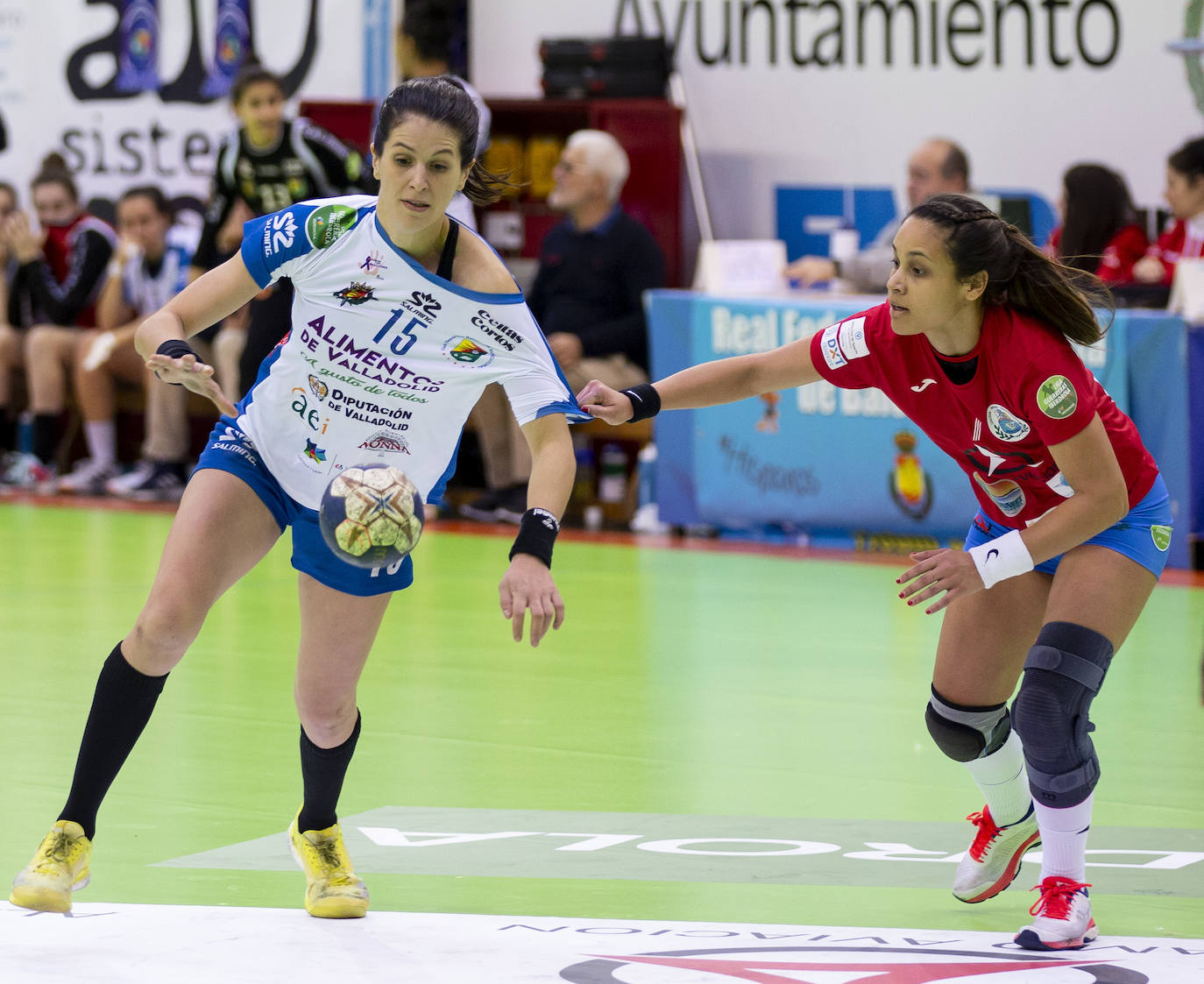 El Aula Alimentos de Valladolid suma su tercera victoria consecutiva (25-24) gracias a un tanto de Bea Puertas en los últimos segundos del partido contra el Balonmano Salud Tenerife.