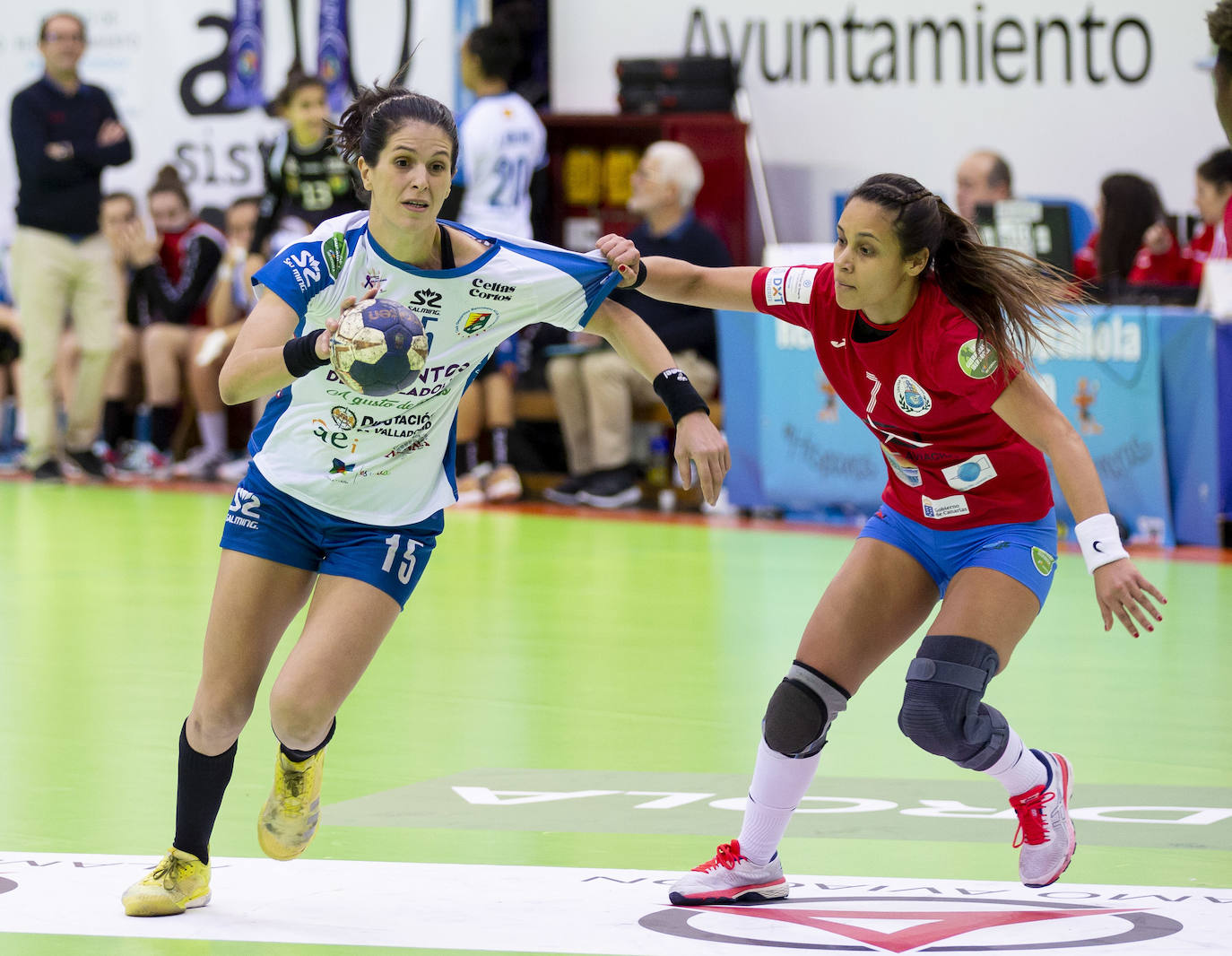 El Aula Alimentos de Valladolid suma su tercera victoria consecutiva (25-24) gracias a un tanto de Bea Puertas en los últimos segundos del partido contra el Balonmano Salud Tenerife.