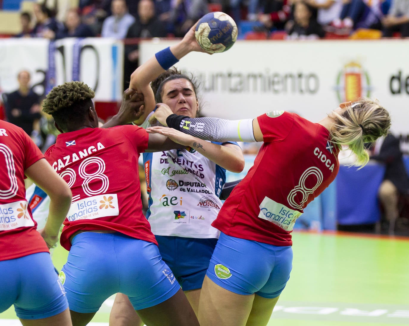 El Aula Alimentos de Valladolid suma su tercera victoria consecutiva (25-24) gracias a un tanto de Bea Puertas en los últimos segundos del partido contra el Balonmano Salud Tenerife.