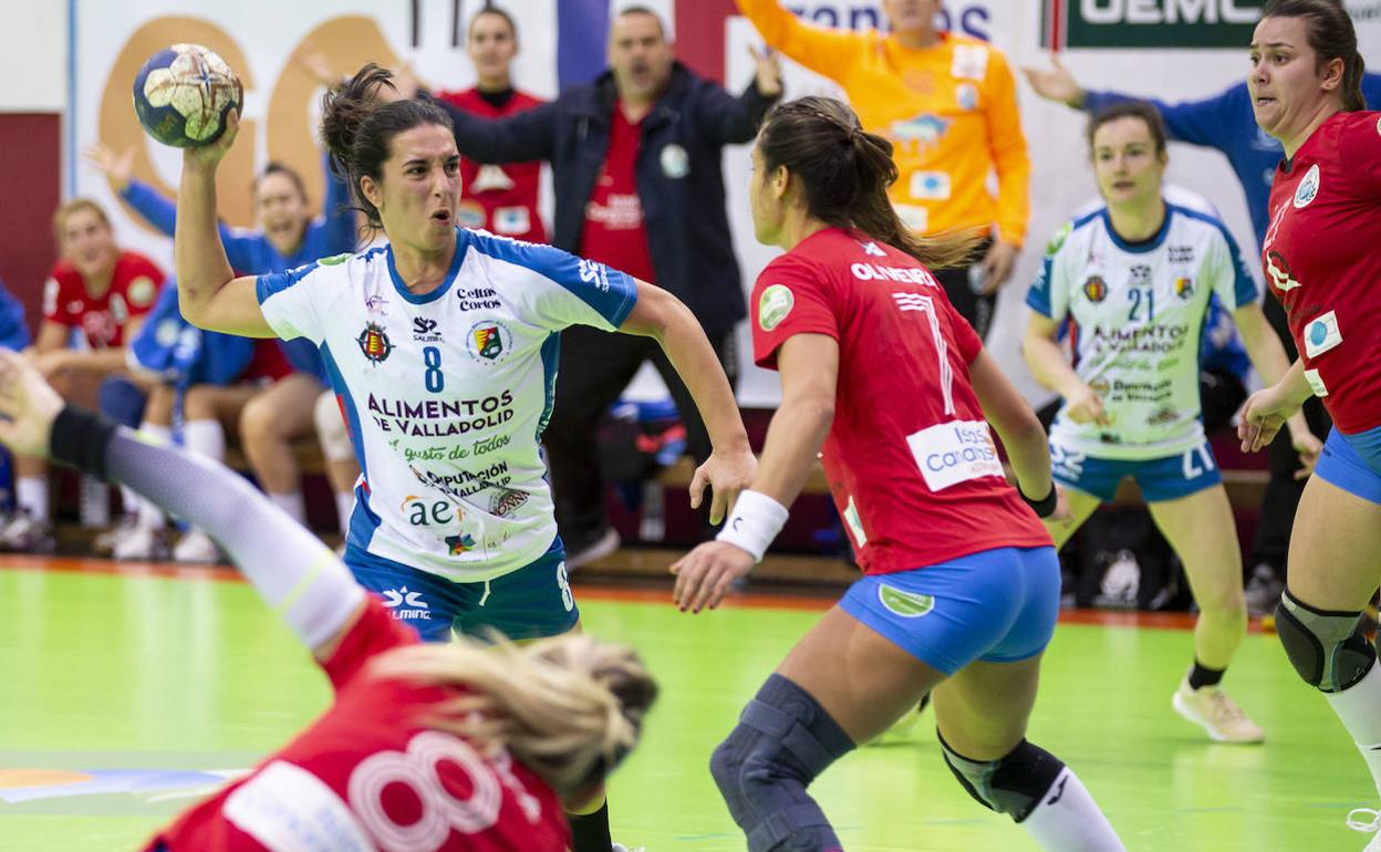 Bea Puertas, durante el partido de hoy en Valladolid.