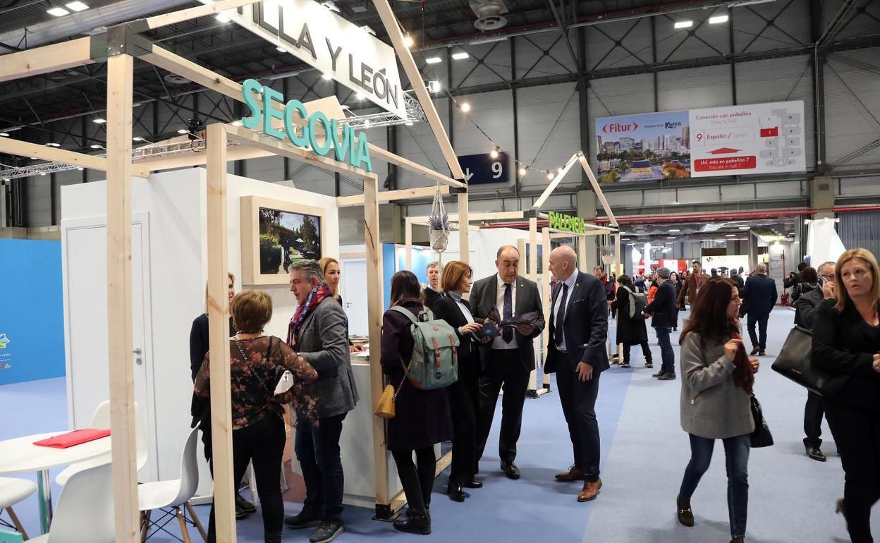 El 'stand' de Segovia, durante la visita de las autoridades provinciales. 