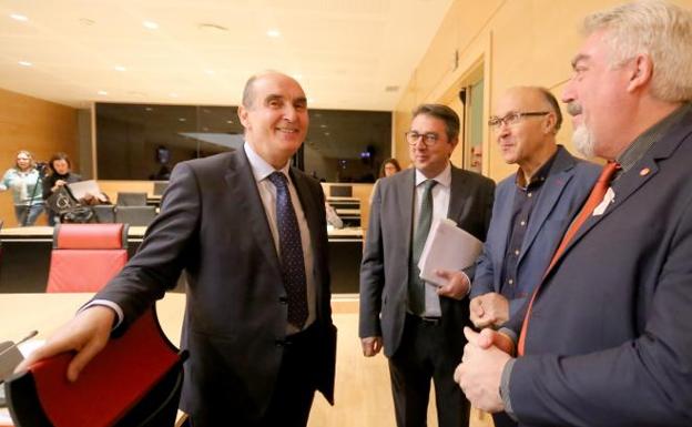 Tomás Quintana, Procurador del Común y Comisionado de Transparencia de Castilla y León, en una comisión de las Cortes.
