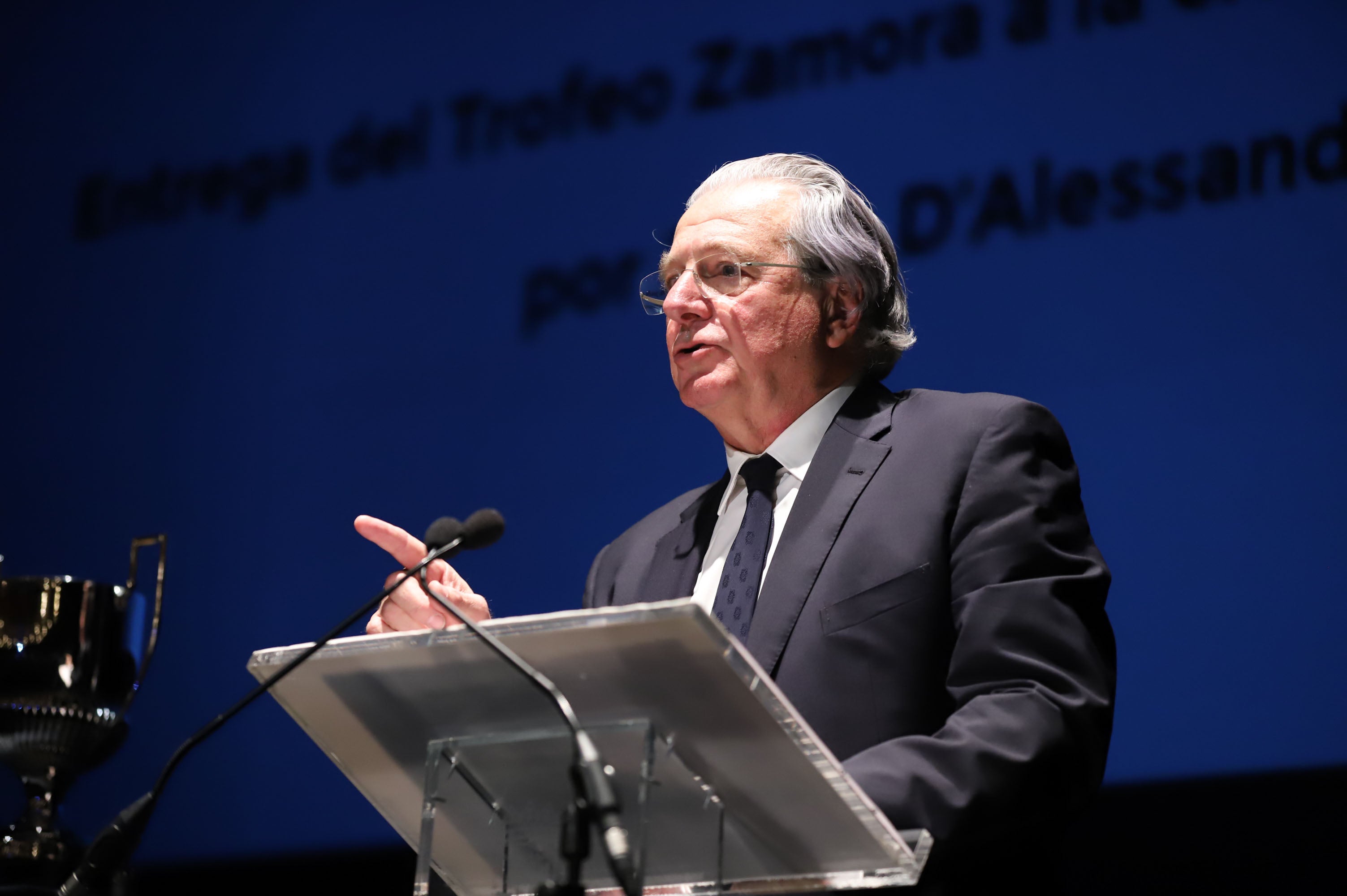 Fotos: Entrega del Trofeo Zamora de Jorge D&#039;Alessandro al ayuntamiento de Salamanca