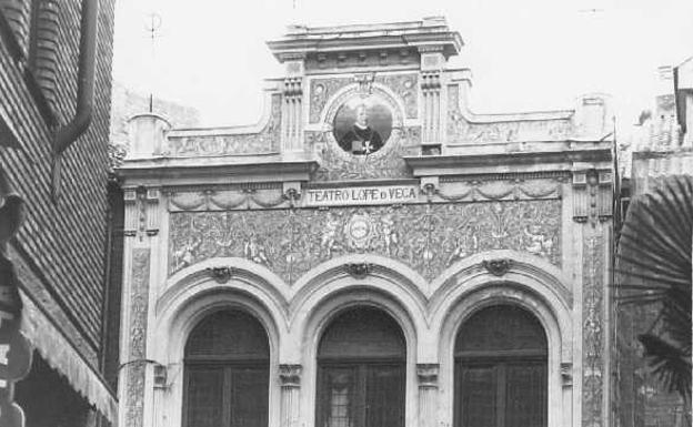 El teatro más antiguo de Valladolid: cerrado con el siglo y parado, pero cortejado