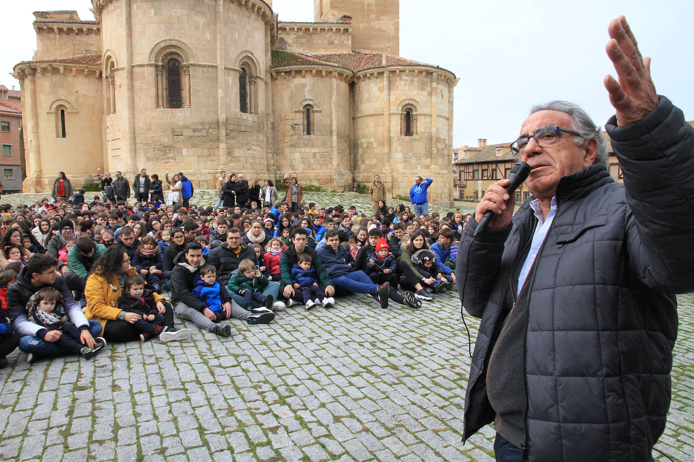 Celebración del Día de la Paz por parte de los alumnos del colegio Maristas de Segovia.
