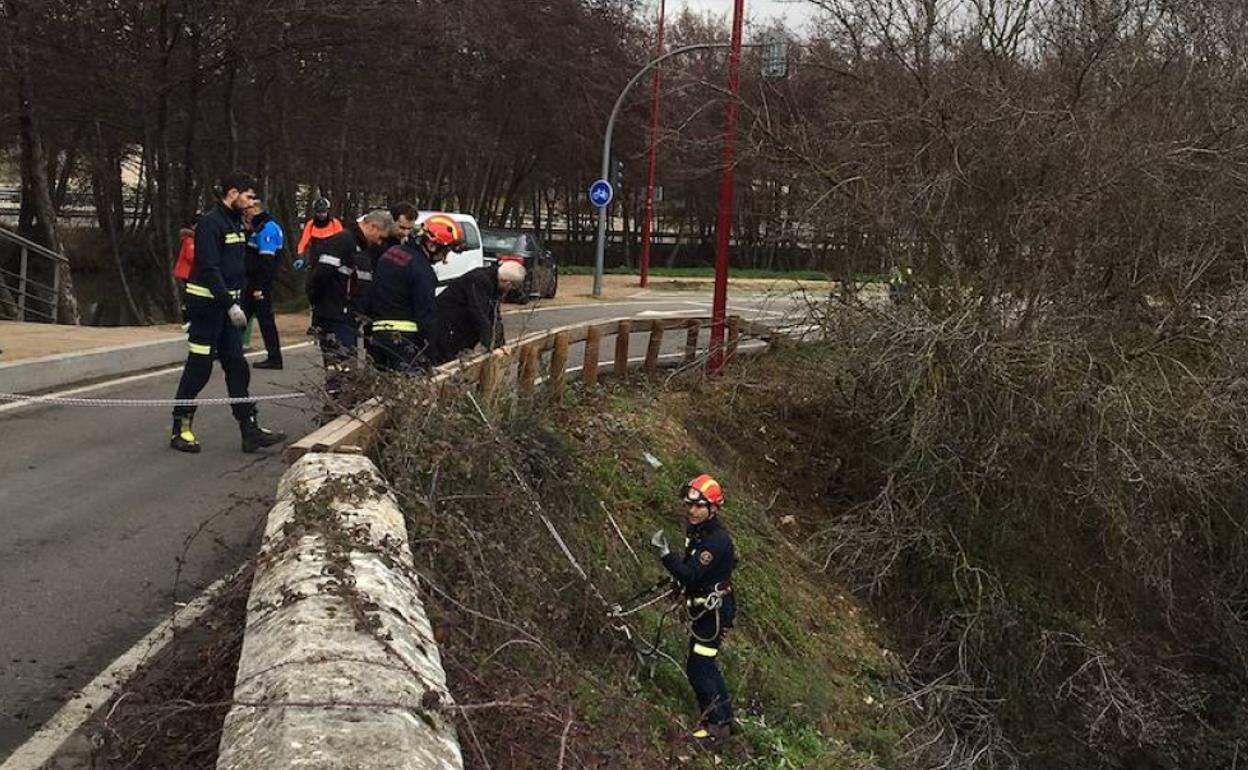 Los Bomberos trabajan en la zona.