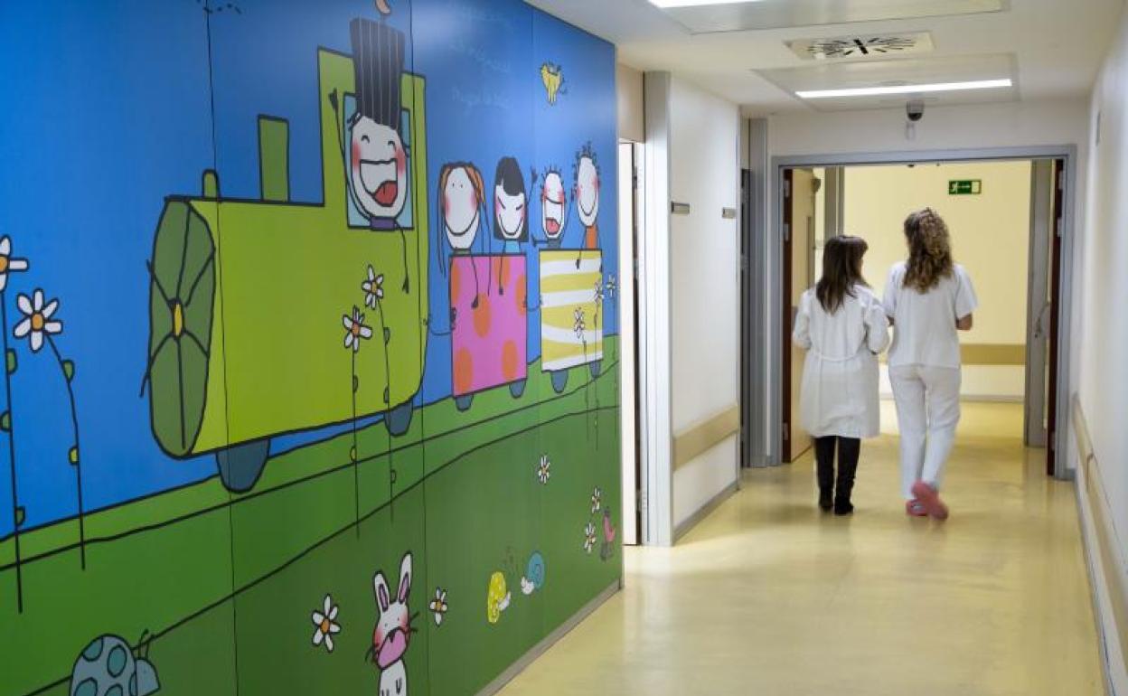 Pasillo del área pediátrica del Hospital Río Hortega.
