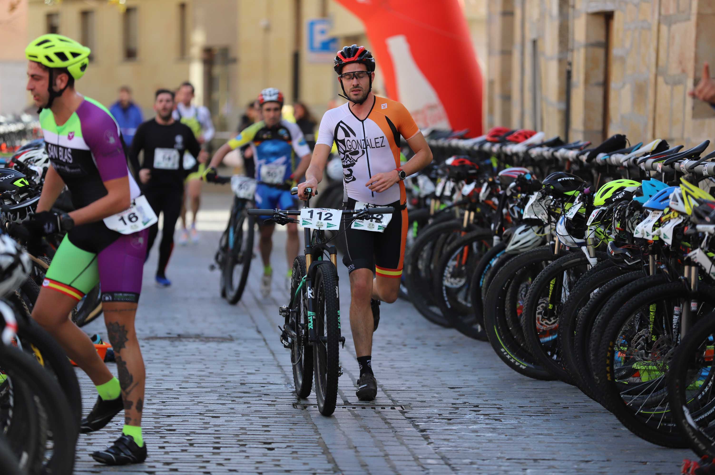 Participantes en el Duatlon de Villamayor. 