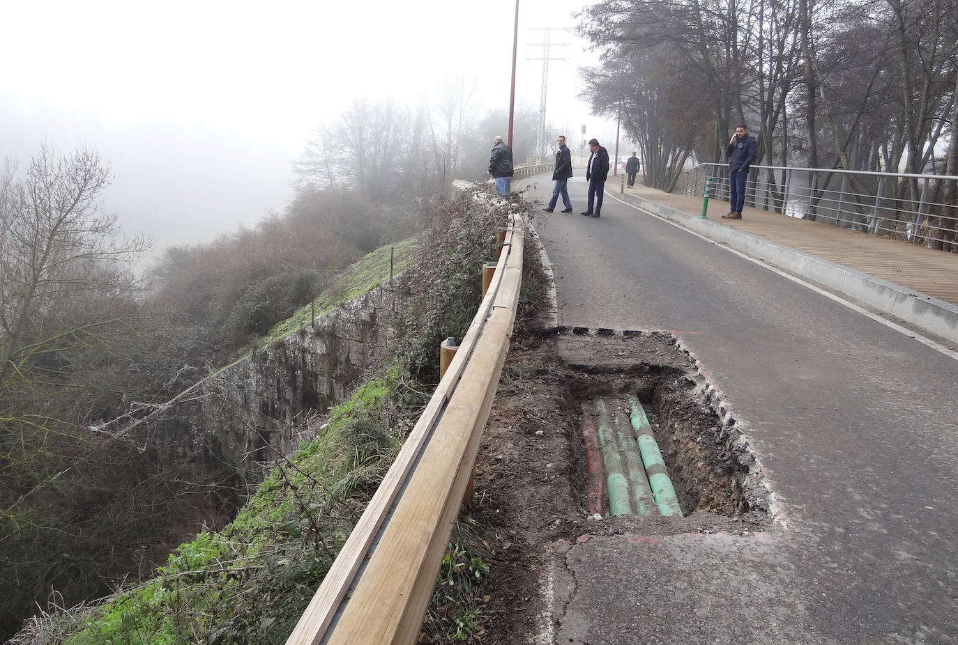 Las obras de reparación del acceso principal al barrio se prolongarán hasta el próximo 14 de febrero. 