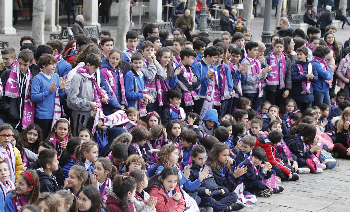 El colegio Maristas de Palencia celebra su centenario en la Plaza Mayor.