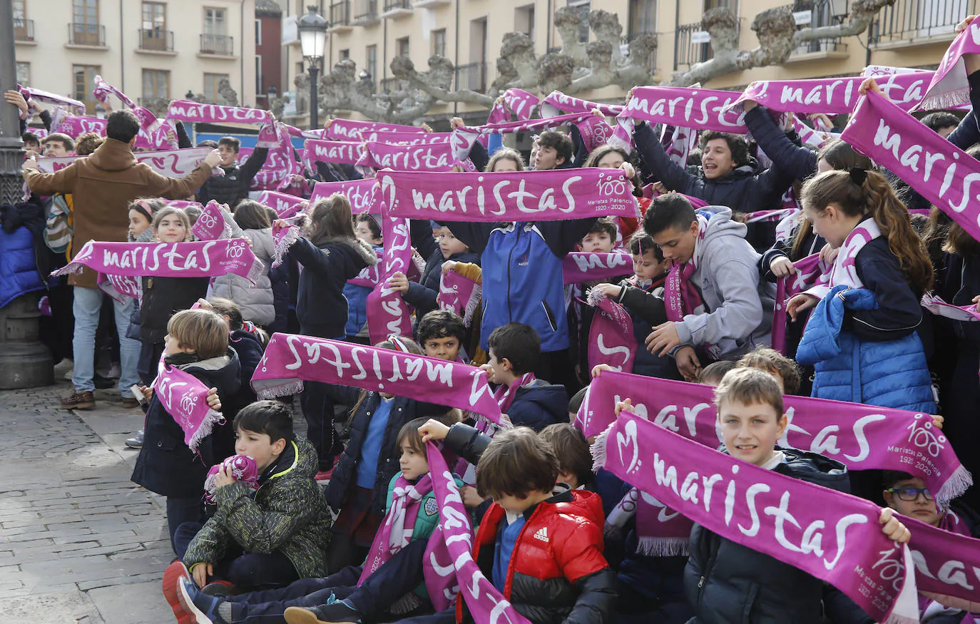 El colegio Maristas de Palencia celebra su centenario en la Plaza Mayor.