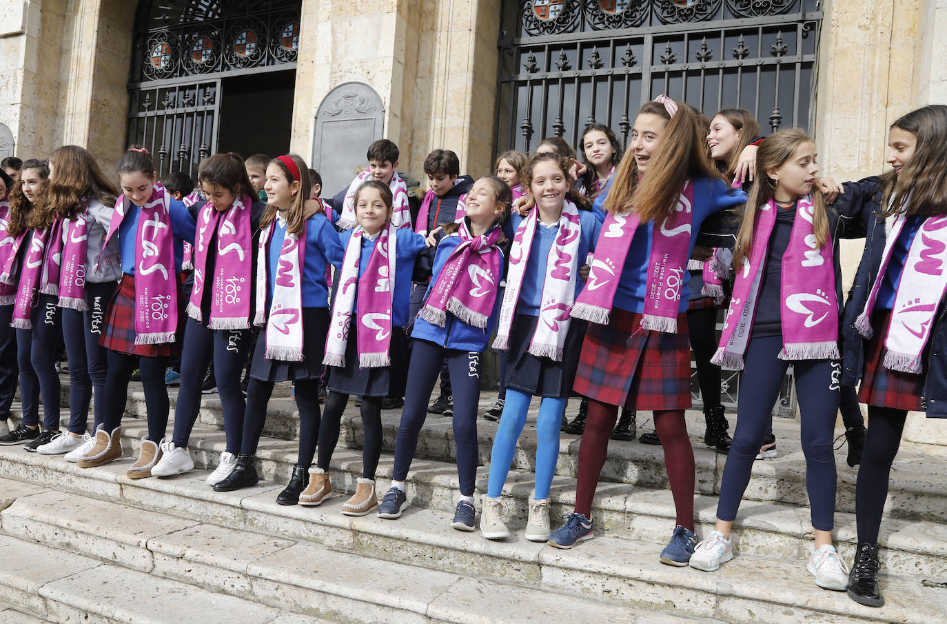 El colegio Maristas de Palencia celebra su centenario en la Plaza Mayor.