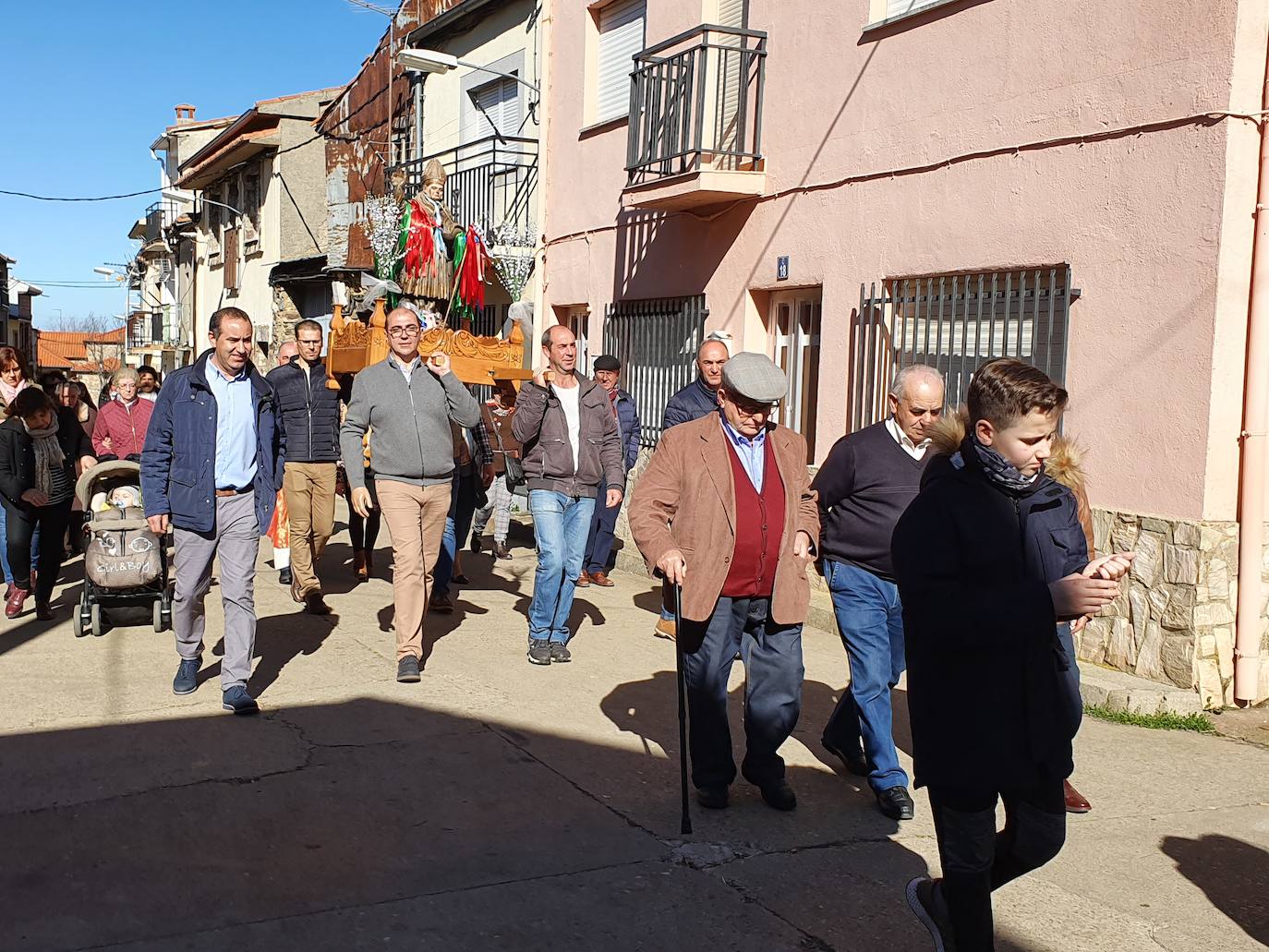 El Maíllo, Nava de Francia, Santibáñez, Fuentes de Béjar, Herguijuela y San Miguel de Valero celebran esta festividad en la que las gargantillas se convirtieron en protagonistas de la jornada