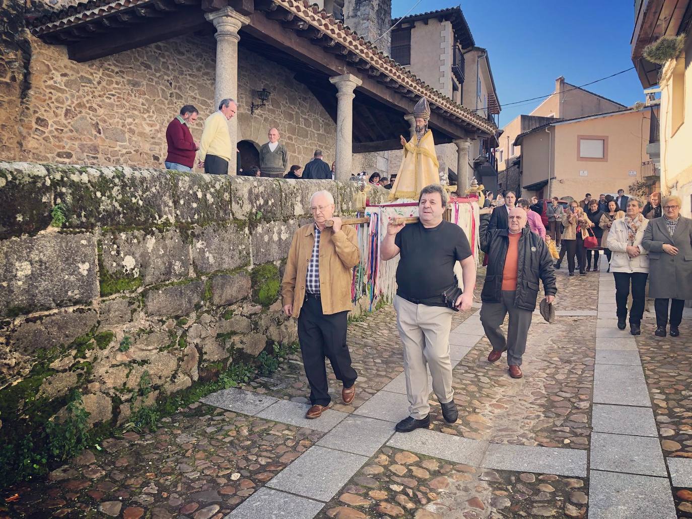 El Maíllo, Nava de Francia, Santibáñez, Fuentes de Béjar, Herguijuela y San Miguel de Valero celebran esta festividad en la que las gargantillas se convirtieron en protagonistas de la jornada
