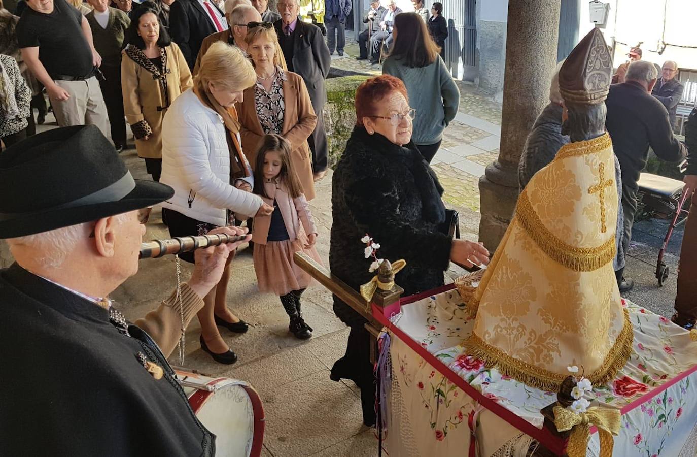 El Maíllo, Nava de Francia, Santibáñez, Fuentes de Béjar, Herguijuela y San Miguel de Valero celebran esta festividad en la que las gargantillas se convirtieron en protagonistas de la jornada