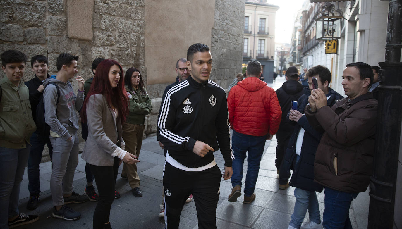 El nuevo jugador del club se ha acercado hoy hasta la tienda oficial para recibir a los aficionados y firmar autógrafos.