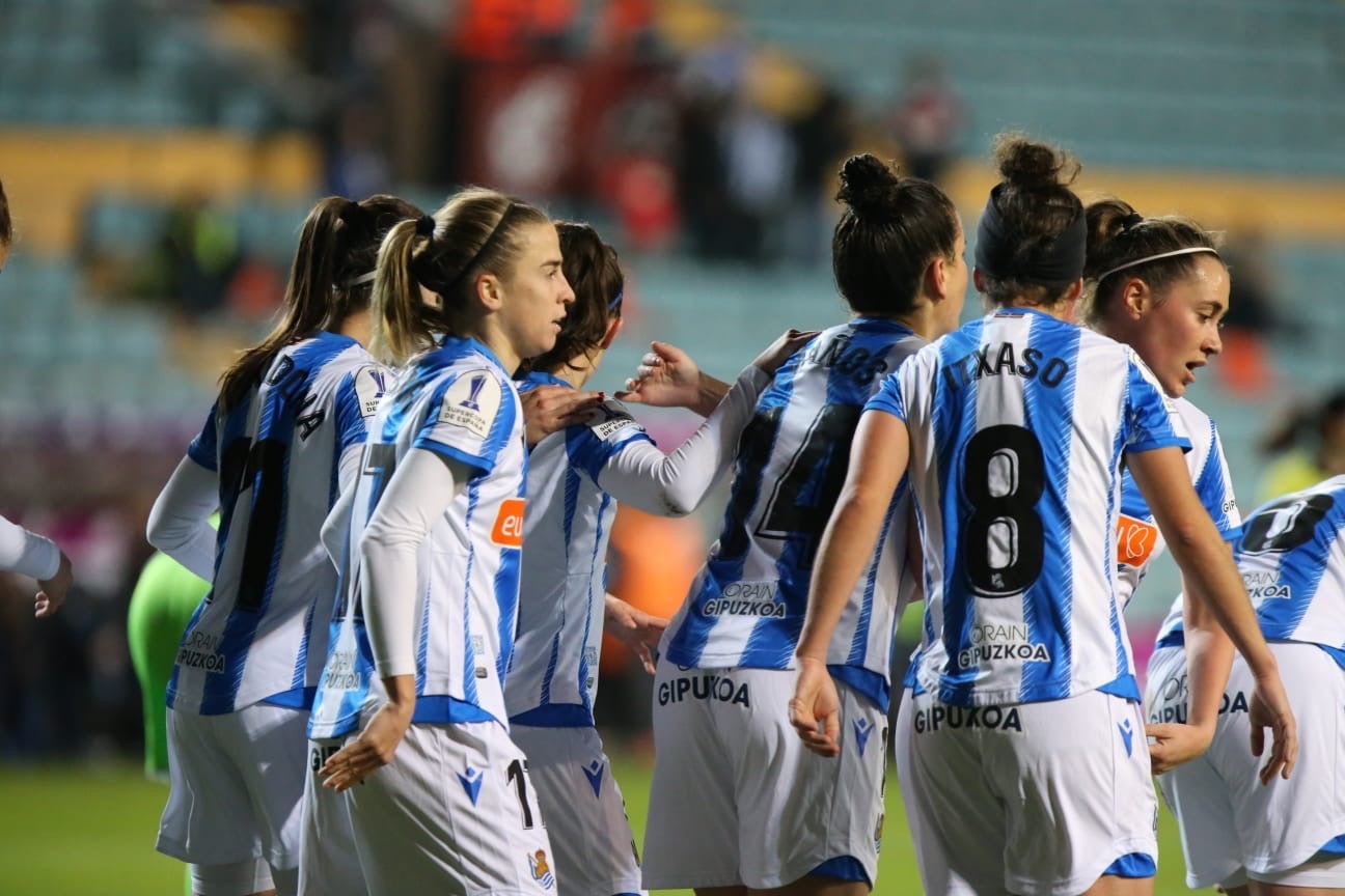 Primera semifinal de la Supercopa femenina de fútbol en el estadio Helmántico de Salamanca entre la Real Sociedad y la UD Levante. 