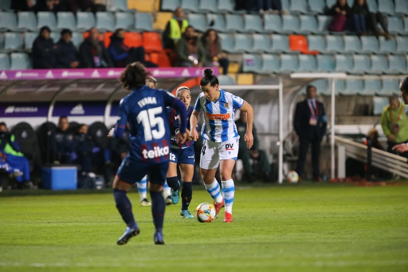 Primera semifinal de la Supercopa femenina de fútbol en el estadio Helmántico de Salamanca entre la Real Sociedad y la UD Levante. 