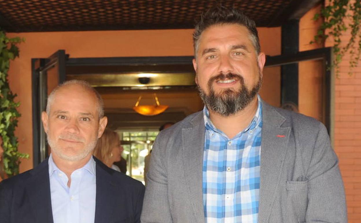 Roberto García (derecha), junto al presidente de la Cámara de Comercio de Valladolid, Víctor Caramanzana. 